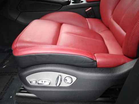 Used 2022 Porsche Macan S image 6