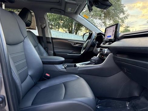 Used 2023 Toyota RAV4 XLE Premium image 8