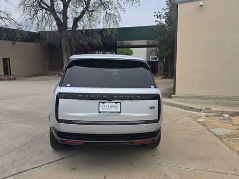 Used 2023 Land Rover Range Rover SE image 3