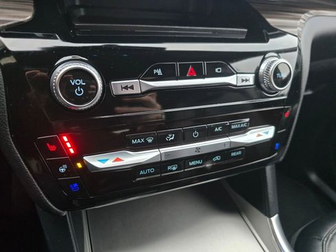 Used 2022 Ford Explorer Limited w/ Equipment Group 301A image 38