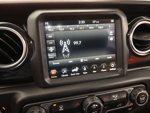 Used 2023 Jeep Wrangler Altitude image 34