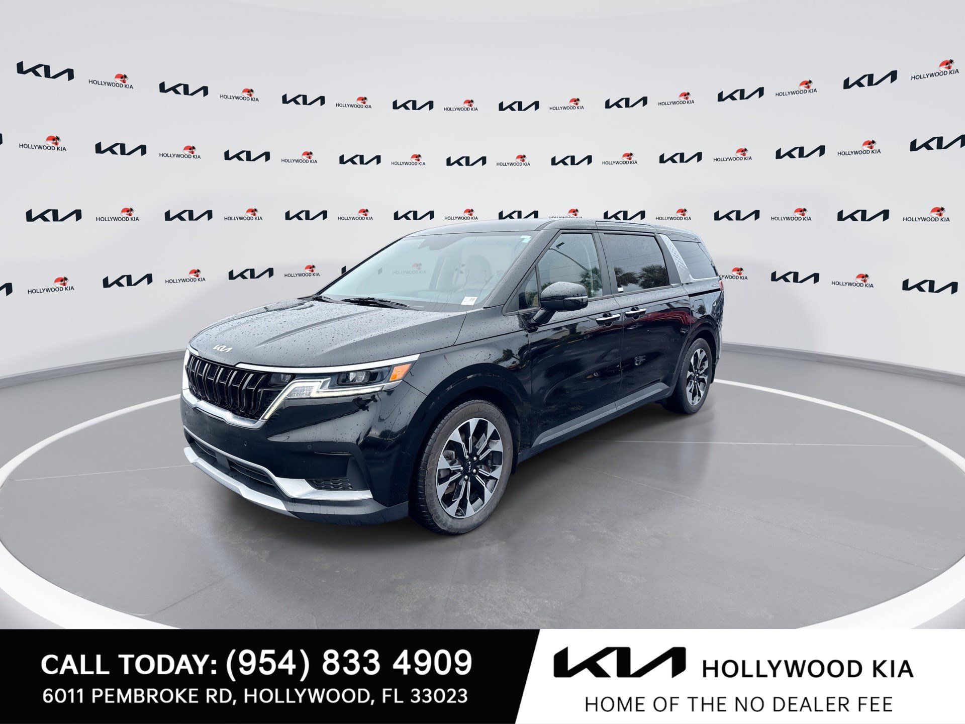 Used 2022 Kia Carnival EX FWD image 4