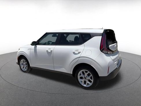 Used 2025 Kia Soul LX w/ LX Technology Package FWD image 10