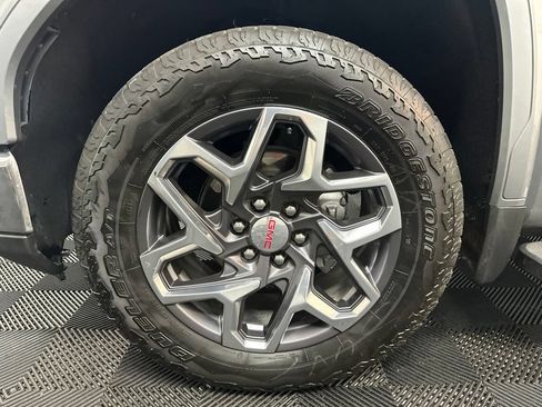 Used 2025 GMC Sierra 1500 SLT w/ SLT Premium Plus Package AWD/4WD image 36