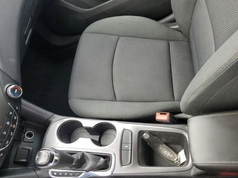 Used 2018 Chevrolet Cruze LT w/ Convenience Package image 22