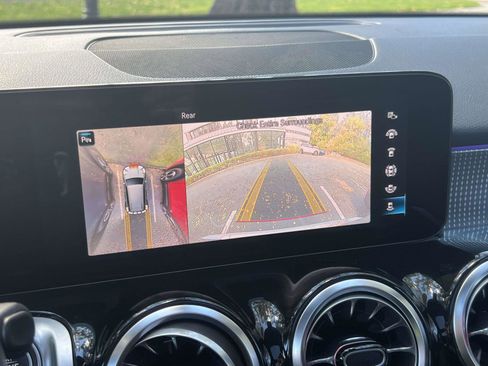 Certified 2022 Mercedes-Benz GLB 250 4MATIC image 17