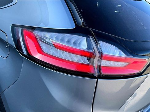 Used 2024 Ford Edge Titanium image 25