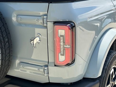 Used 2023 Ford Bronco Outer Banks AWD/4WD image 13