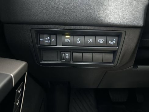 Used 2024 Toyota Tundra Limited AWD/4WD image 22