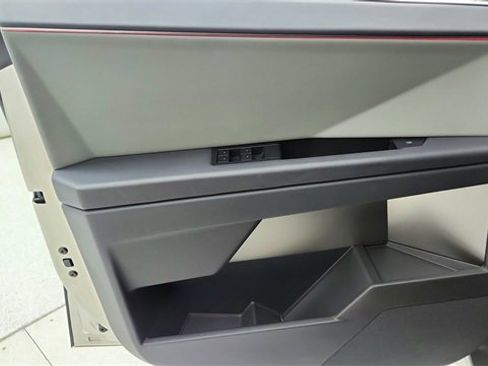 Used 2024 Tesla Cybertruck AWD Crew Cab image 31