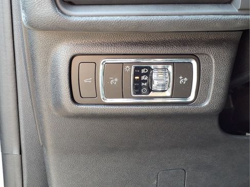Used 2023 Lincoln Corsair FWD w/ Rear Removable Package Tray image 17