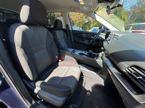 Used 2025 Nissan Rogue SV FWD image 38