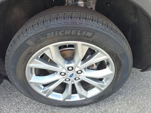 Used 2023 Ford Explorer Limited image 6