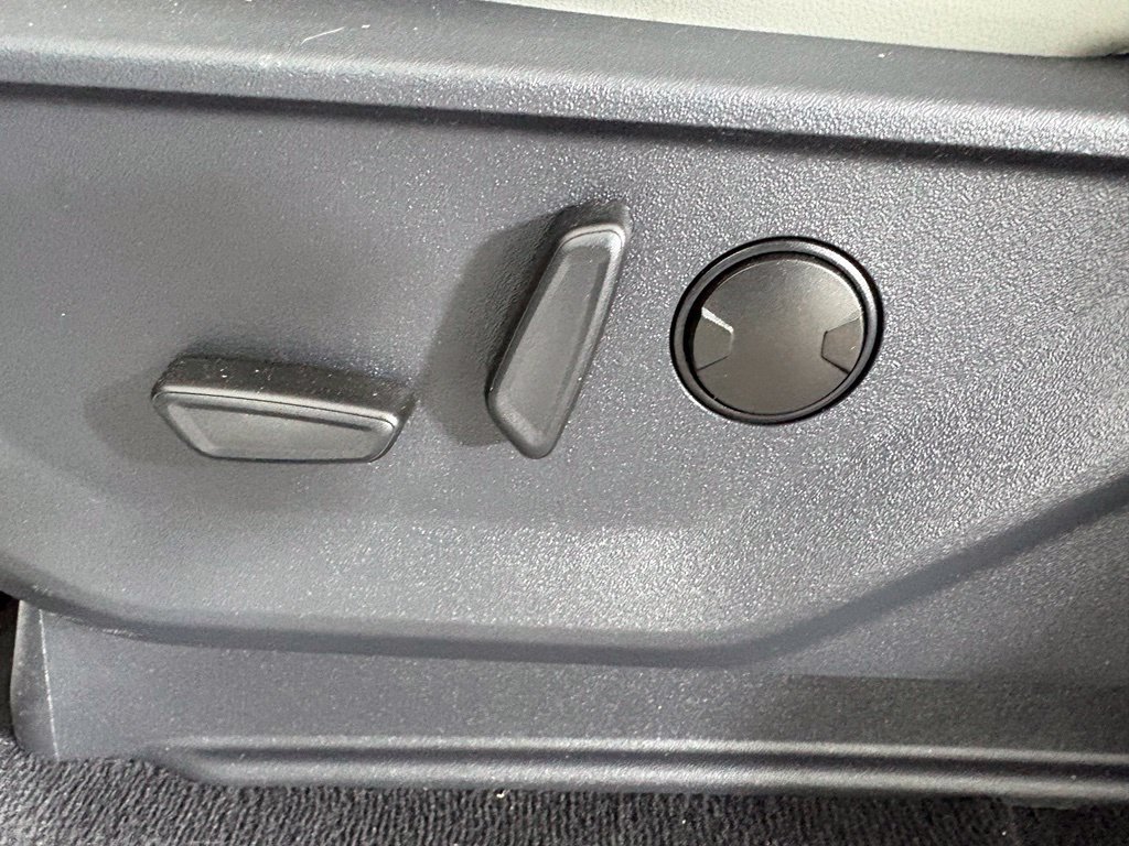 Used 2025 Ford Expedition Active RWD image 14