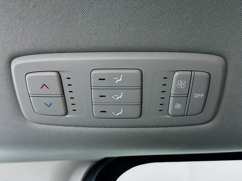 Used 2024 Kia Carnival LX image 25