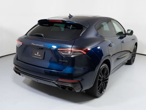 Used 2024 Maserati Levante Trofeo image 2