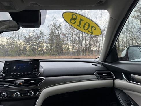 Used 2018 Honda Accord LX image 19