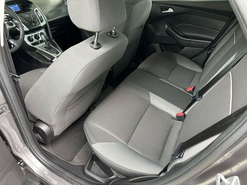 Used 2014 Ford Focus SE w/ SE Winter Package FWD image 23