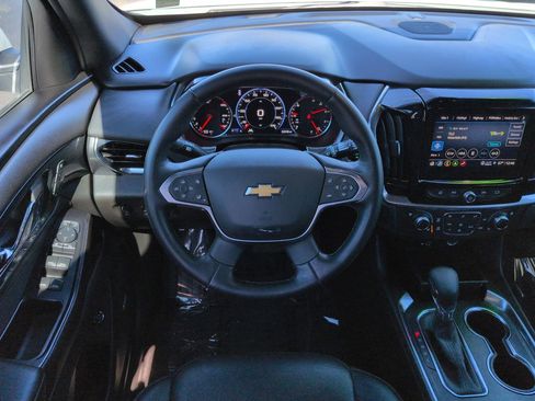 Used 2023 Chevrolet Traverse High Country image 16