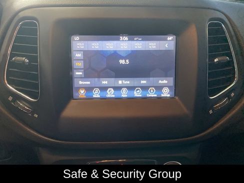Used 2018 Jeep Compass Latitude w/ Popular Equipment Group AWD/4WD image 2
