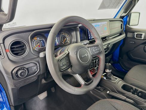 Used 2025 Jeep Wrangler Unlimited Rubicon image 9