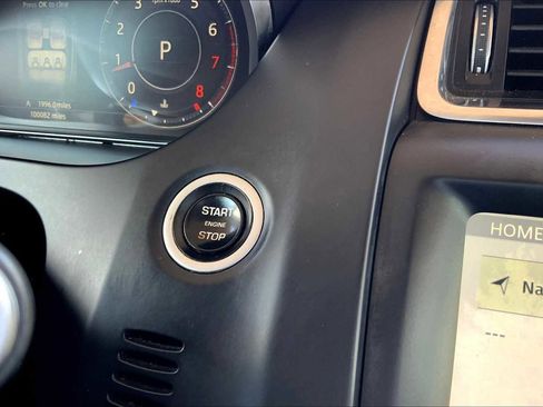 Used 2018 Jaguar E-PACE SE image 65