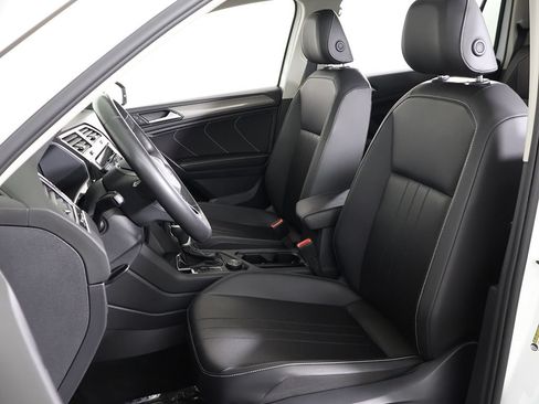 Used 2023 Volkswagen Tiguan SE w/ Panoramic Sunroof Package AWD/4WD image 32