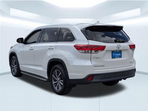 Used 2017 Toyota Highlander XLE image 4