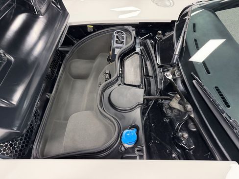 Used 2005 Ford GT RWD image 13