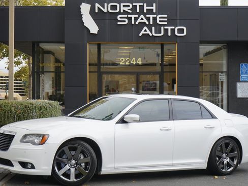 Used 2014 Chrysler 300 SRT8 w/ Leather Interior Group RWD image 2