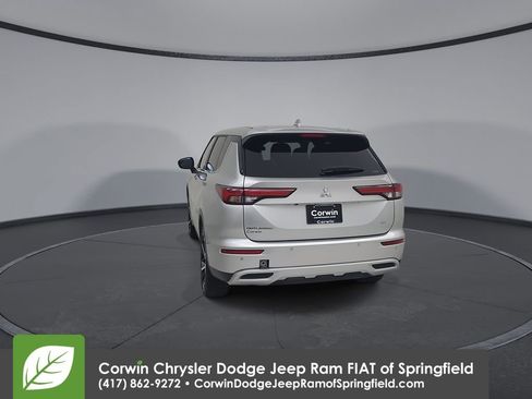 Used 2024 Mitsubishi Outlander SE image 12
