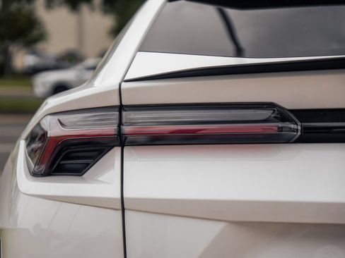 Used 2024 Lamborghini Urus S AWD/4WD image 12