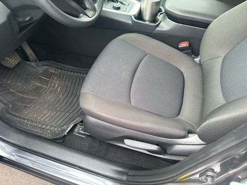 Used 2025 Toyota RAV4 LE AWD/4WD image 7