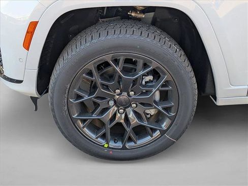 New 2025 Jeep Grand Cherokee L Summit image 10