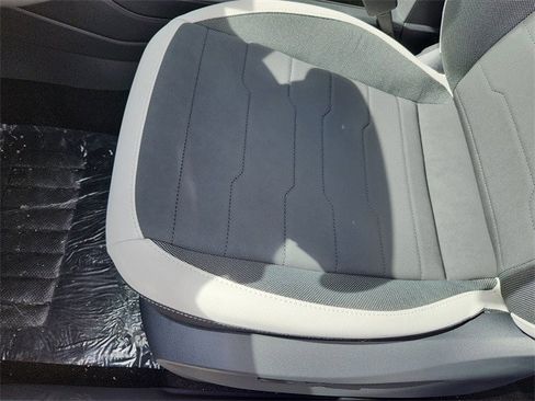 New 2025 Volkswagen Taos SE image 31