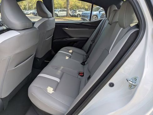 Used 2025 Toyota Camry SE image 15