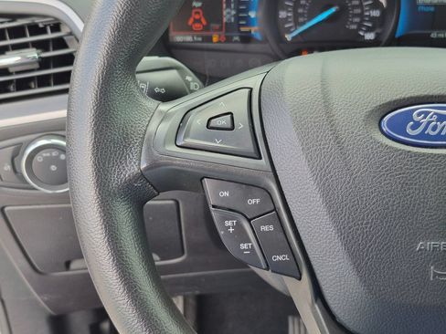 Used 2021 Ford Edge SE FWD image 19