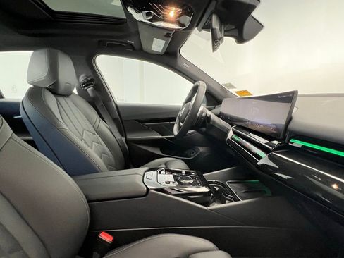 Certified 2024 BMW 530i w/ Premium Package RWD image 6