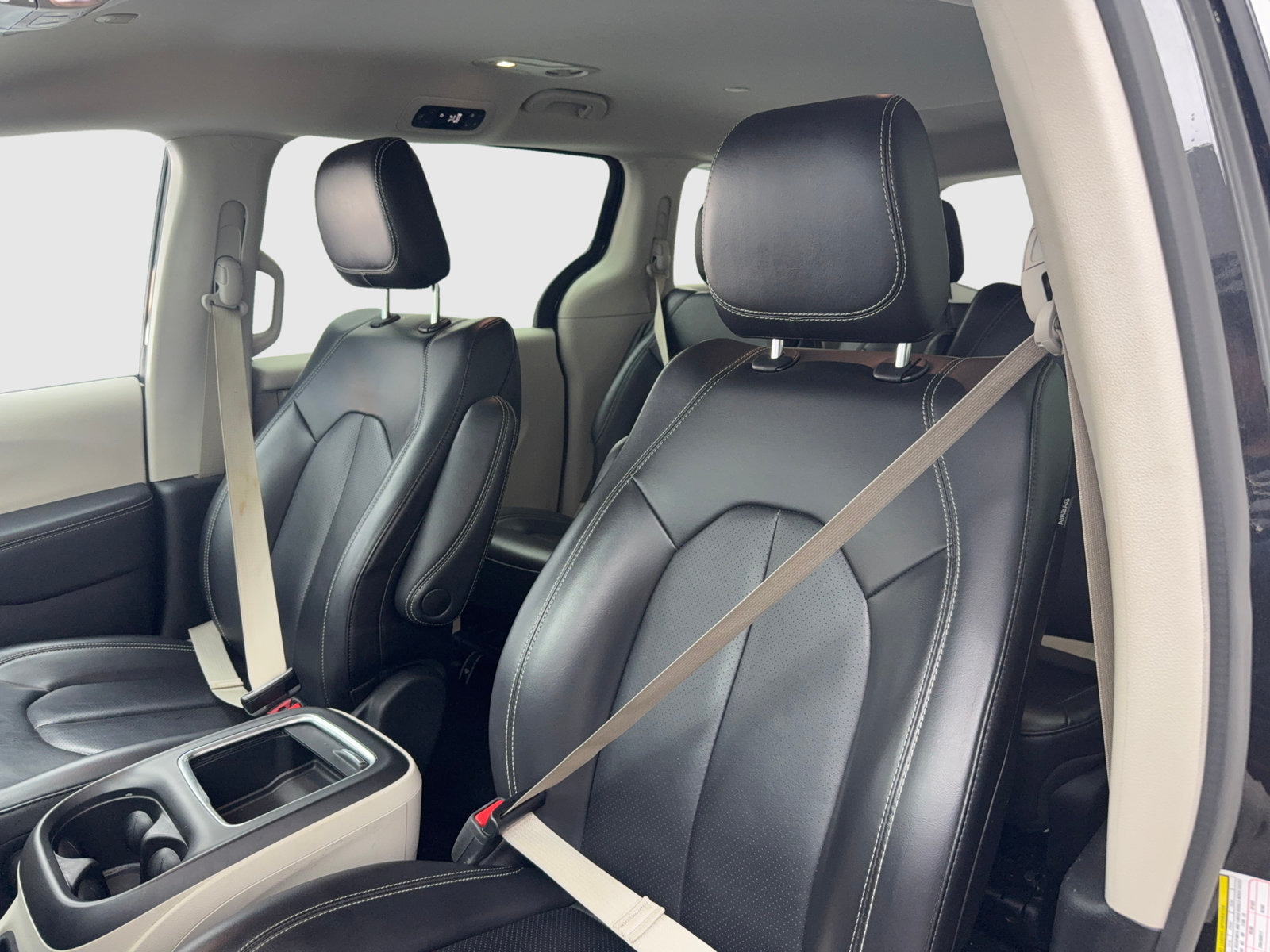 Used 2023 Chrysler Pacifica Touring-L FWD image 33