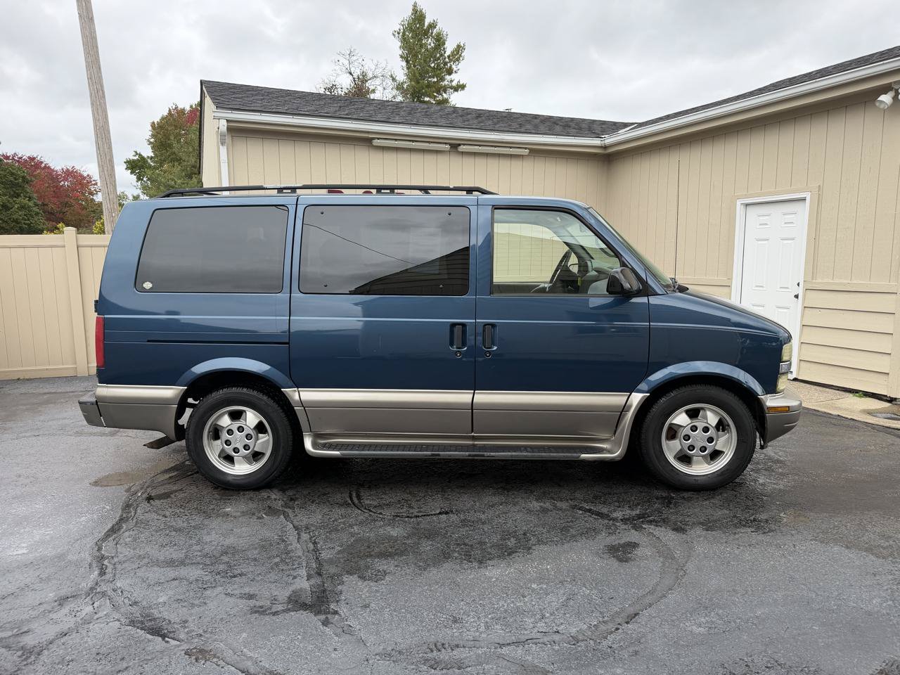 Used 2003 Chevrolet Astro Passenger AWD w/ LS Preferred Equipment Group image 2