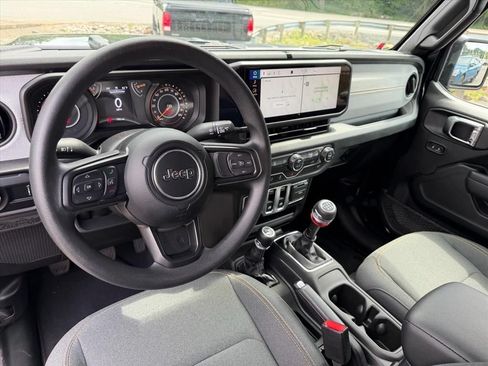 Used 2025 Jeep Wrangler Sport AWD/4WD image 7