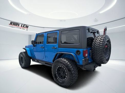 Used 2015 Jeep Wrangler Unlimited Rubicon w/ Connectivity Group AWD/4WD image 5