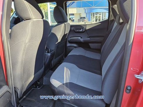 Used 2021 Toyota Tacoma TRD Sport image 11