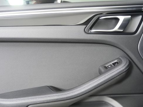 Used 2022 Porsche Macan AWD/4WD image 13