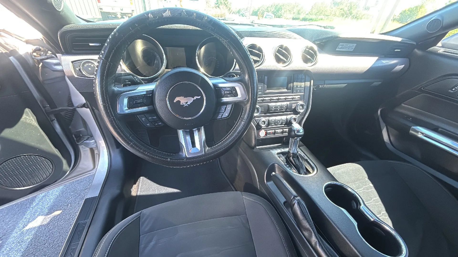 Used 2015 Ford Mustang Coupe RWD image 16