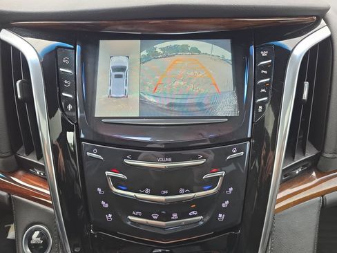Certified 2016 Cadillac Escalade Luxury AWD/4WD image 28