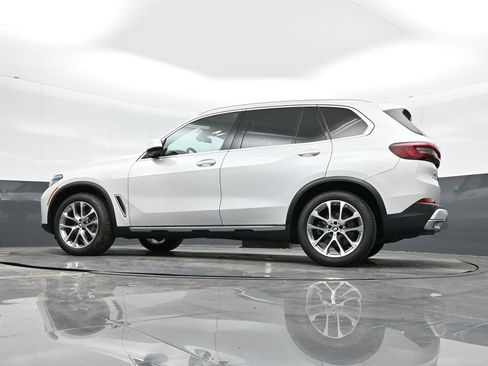 Used 2023 BMW X5 xDrive40i w/ Premium Package image 35