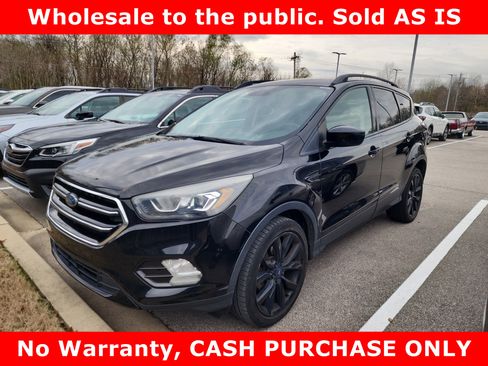Used 2018 Ford Escape SE w/ SE Sport Appearance Package image 4