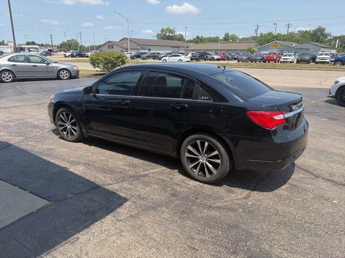 Used 2011 Chrysler 200 S FWD image 3