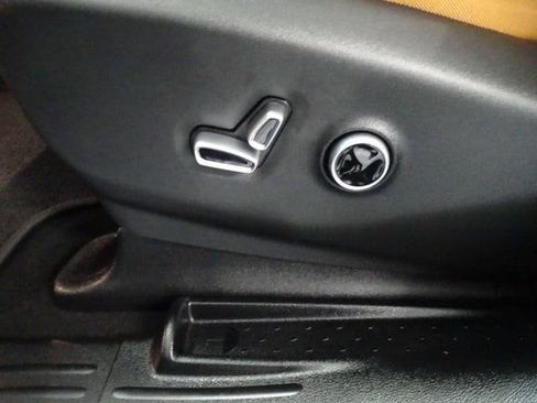 Certified 2023 Chrysler Pacifica Pinnacle FWD image 3